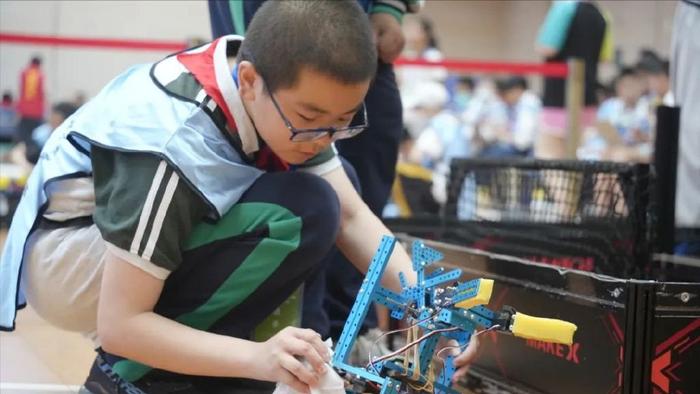 無錫市塔影中學(xué)科技教育創(chuàng)新成果顯著 教育科技開發(fā)屢獲佳績(jī)